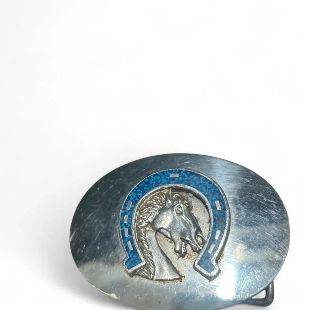Vintage Silver tone belt buckle with blue enamel horse and horseshoe (xs1)‎